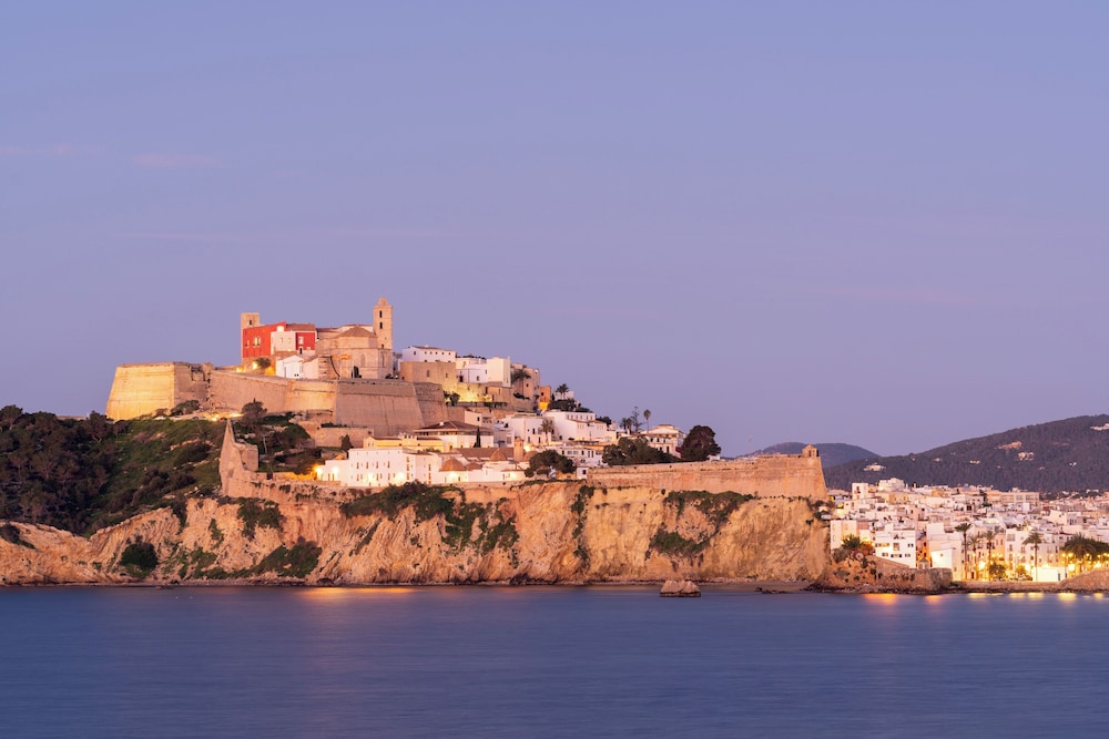 Parador de Ibiza 65/71