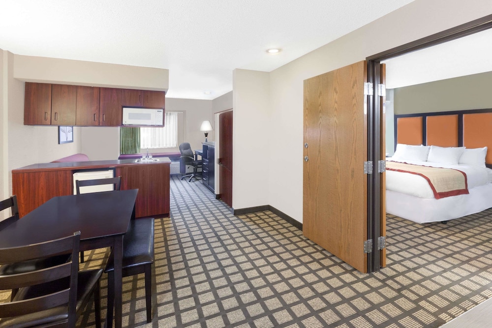 Baymont By Wyndham Gaylord 10/23