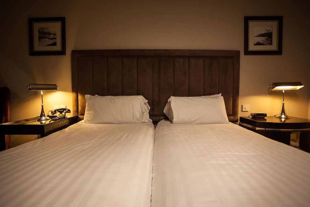STRATHAVEN HOTEL 9/43