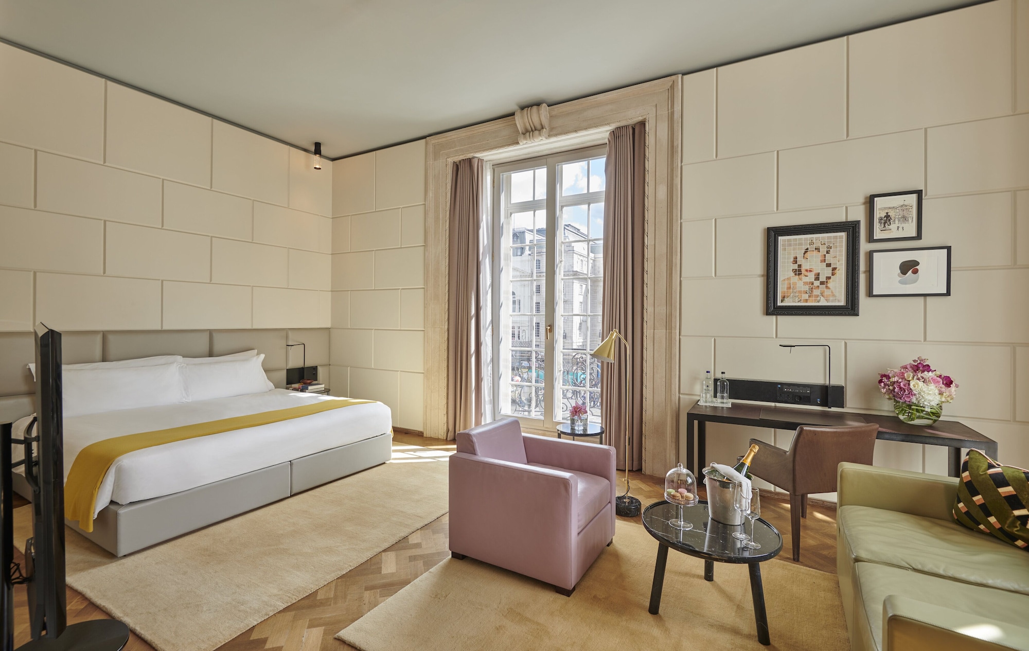 Westminster, Suite, King Bed