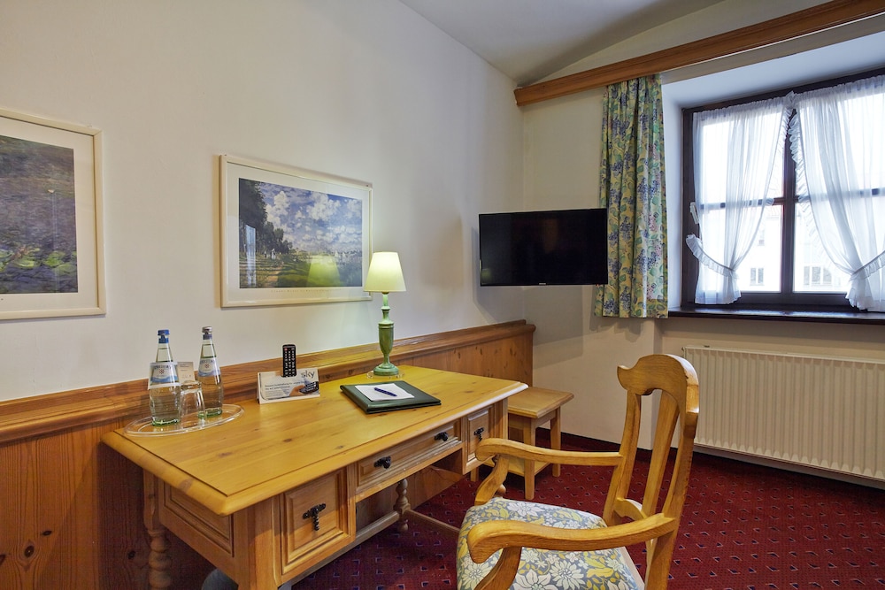 Hotel Sauerlacher Post 43/50