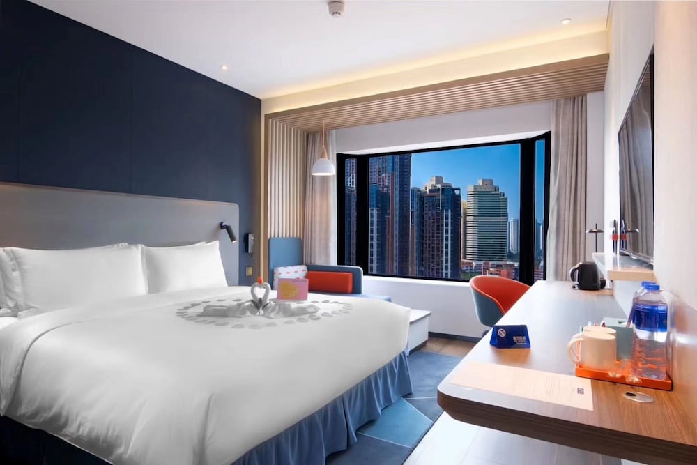 Holiday Inn Express Wuhan Optical Valley 27/63