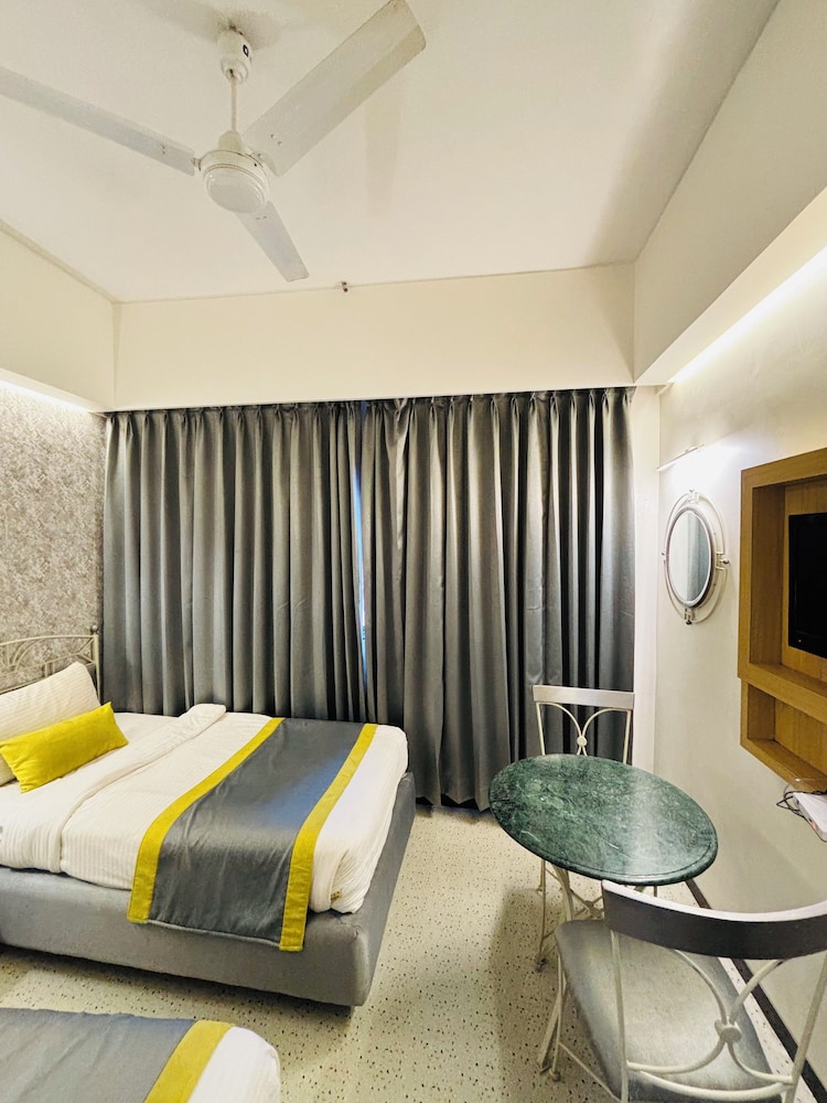 Hotel Gurukripa 18/50