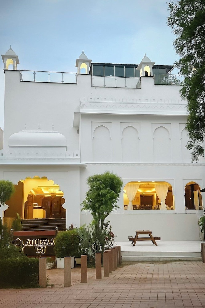Hotel Atulyaa Taj 1/48