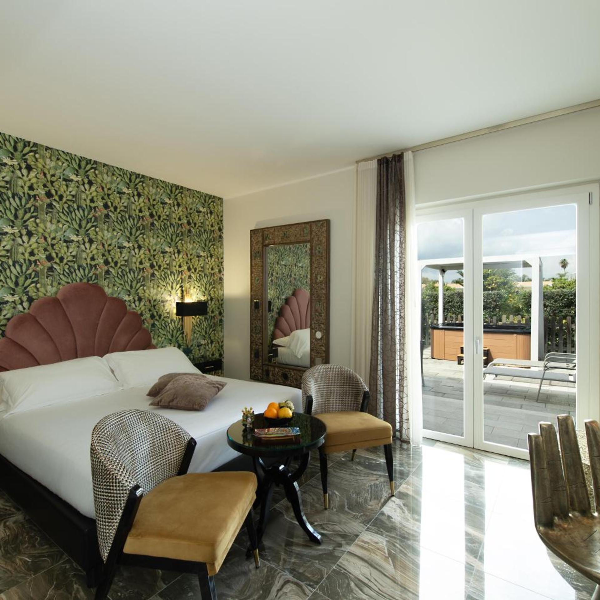 Suite, Hot Tub, Separate Building