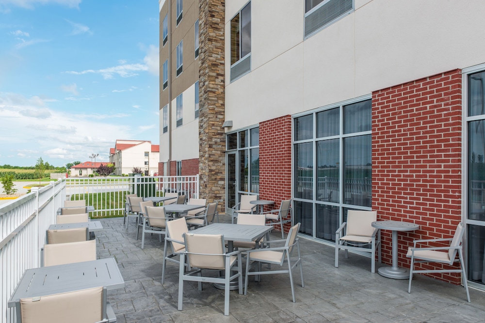 HOLIDAY INN EXPRESS TROY 38/48