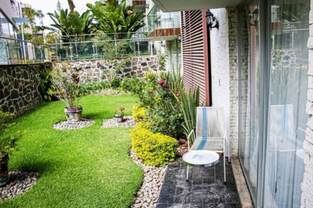 Country Hotel And Suites 21/41
