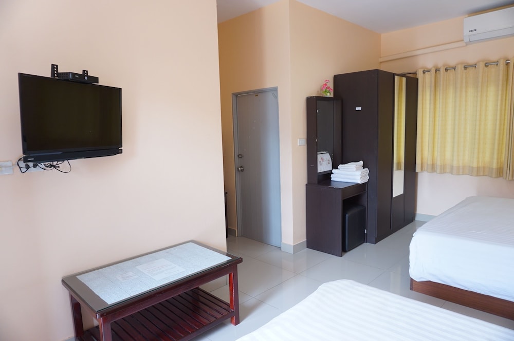 Jirasin Hotel & Apartment 10/24