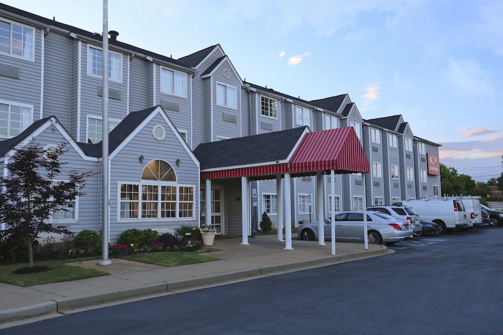 Econo Lodge Inn Suites Greenville 3/69