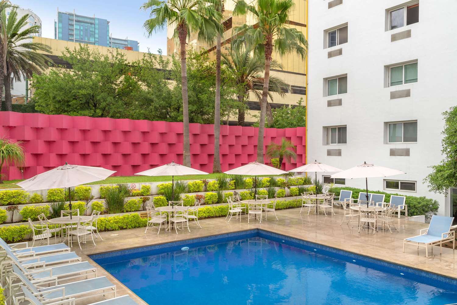 Comfort Inn Monterrey Valle 39/40