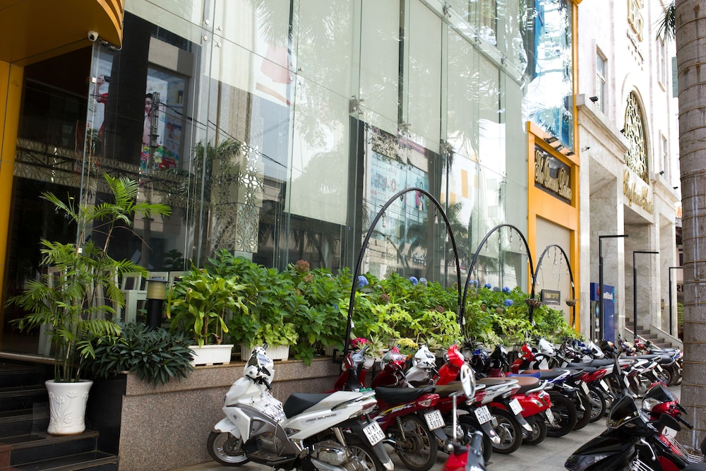 Hai Ba Trung Hotel & Spa 34/38