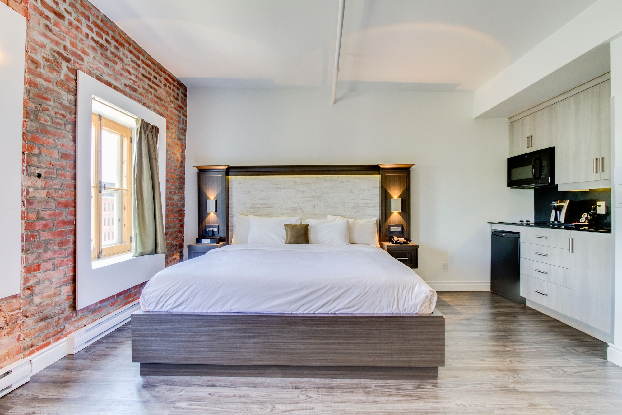 PLUS, DELUXE, MURPHY BED, QUEEN BED, PET FRIENDLY