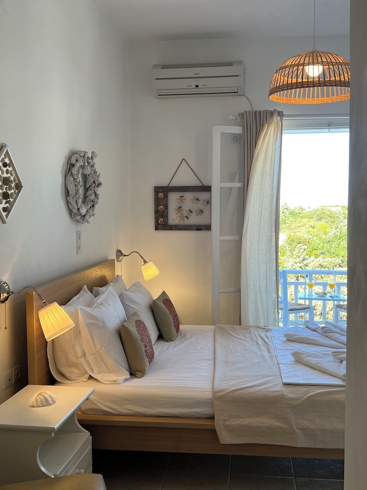 ROOM, DOUBLE BED