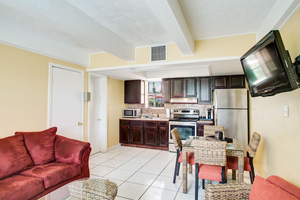 The Royal Inn Beach Hotel Hutchinson Island 41/66