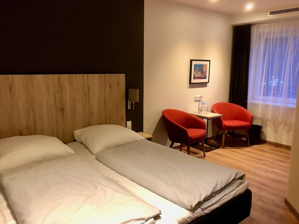 Room, Twin Beds