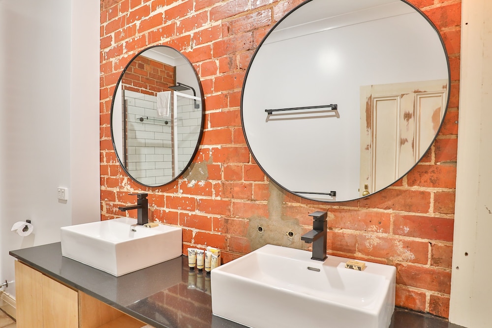 INDULGE APARTMENTS - EIGHTH STREET 14/16