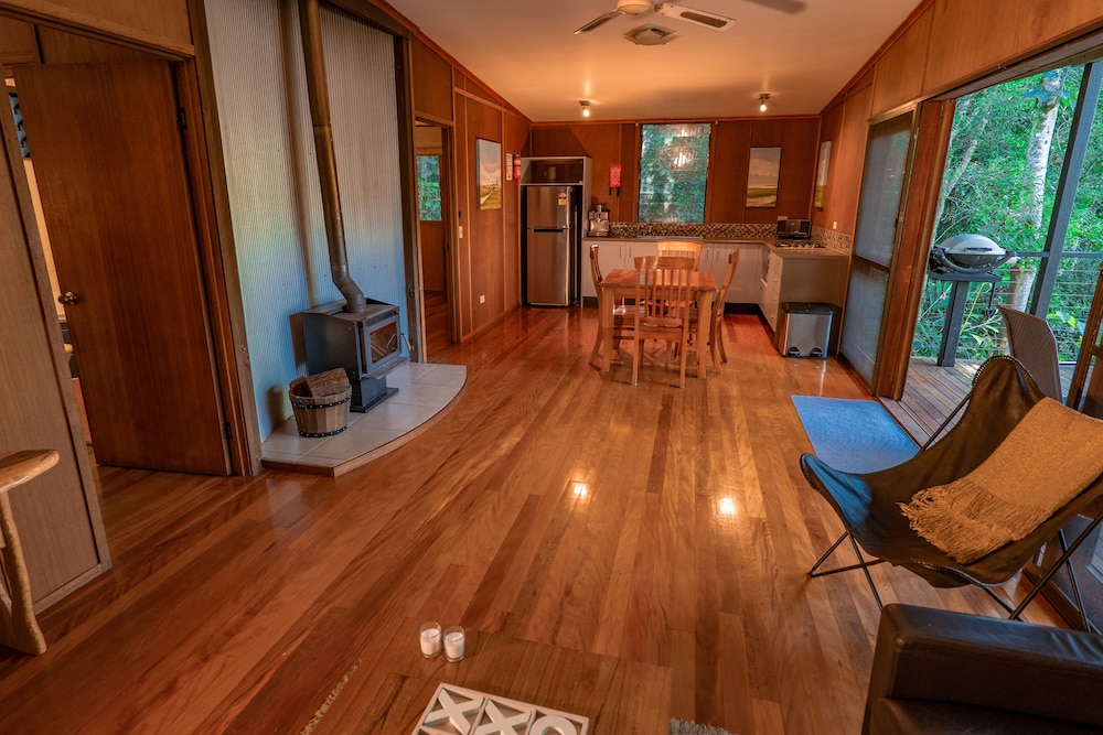 Whispering Valley Cottage Retreat 30/50