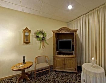 Americas Best Value Inn Grenada 11/17