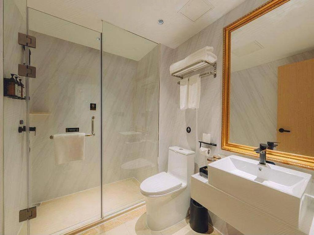 Vienna International Hotel Huangpu Develpoment Zone Branch 67/71