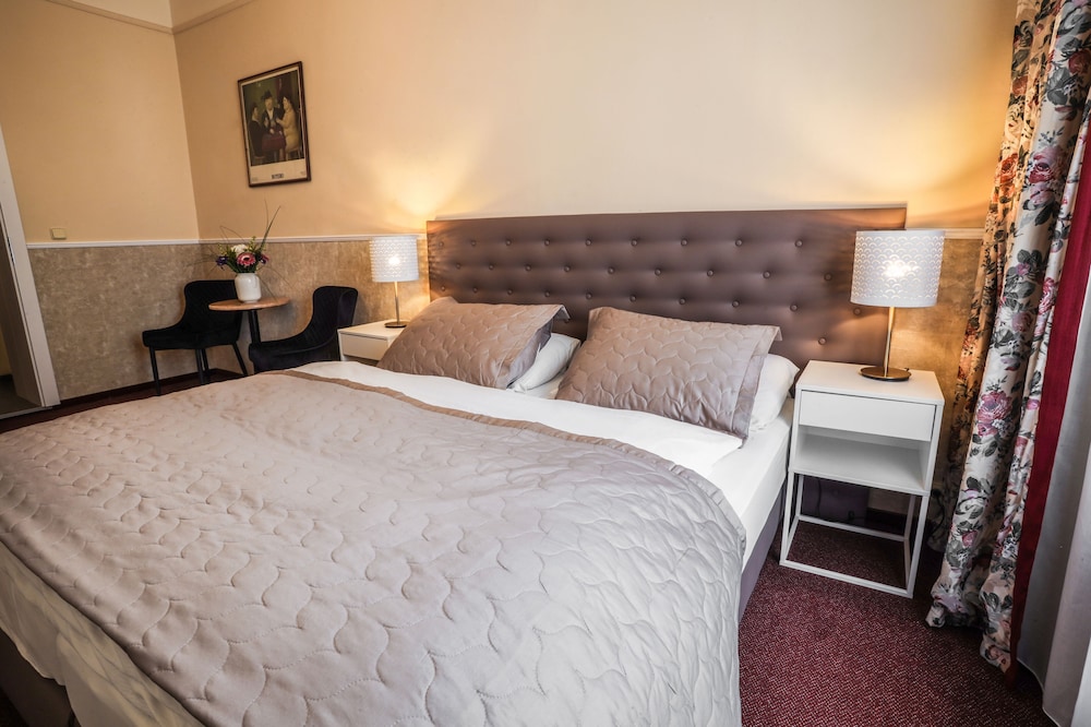 Kavalerie Hotel 5/37