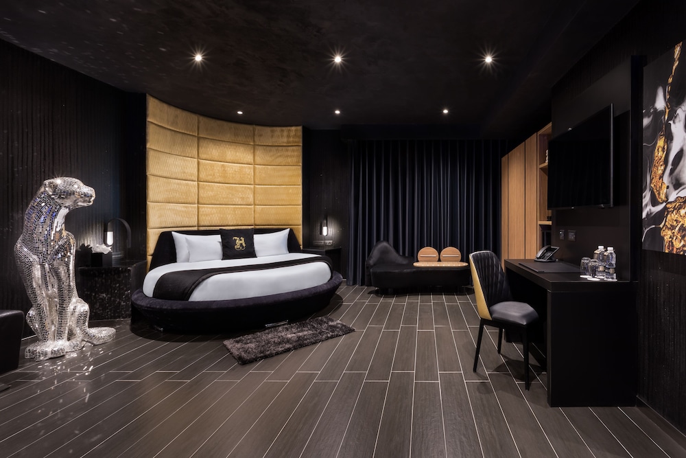H Hotel Adults Only 50/68