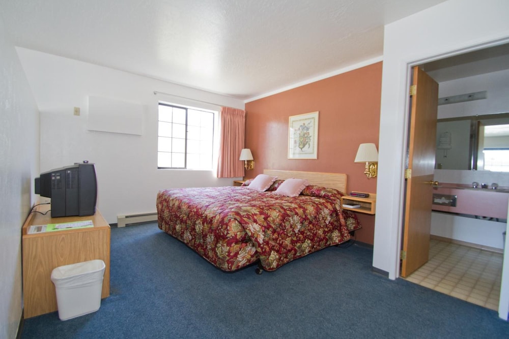Brooks Street Motor Inn 11/30