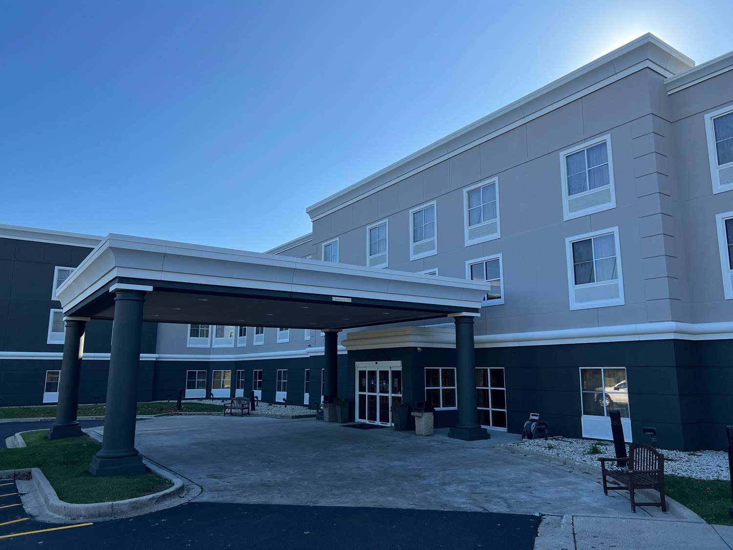 La Quinta Inn & Suites by Wyndham Bannockburn-Deerfield 50/56