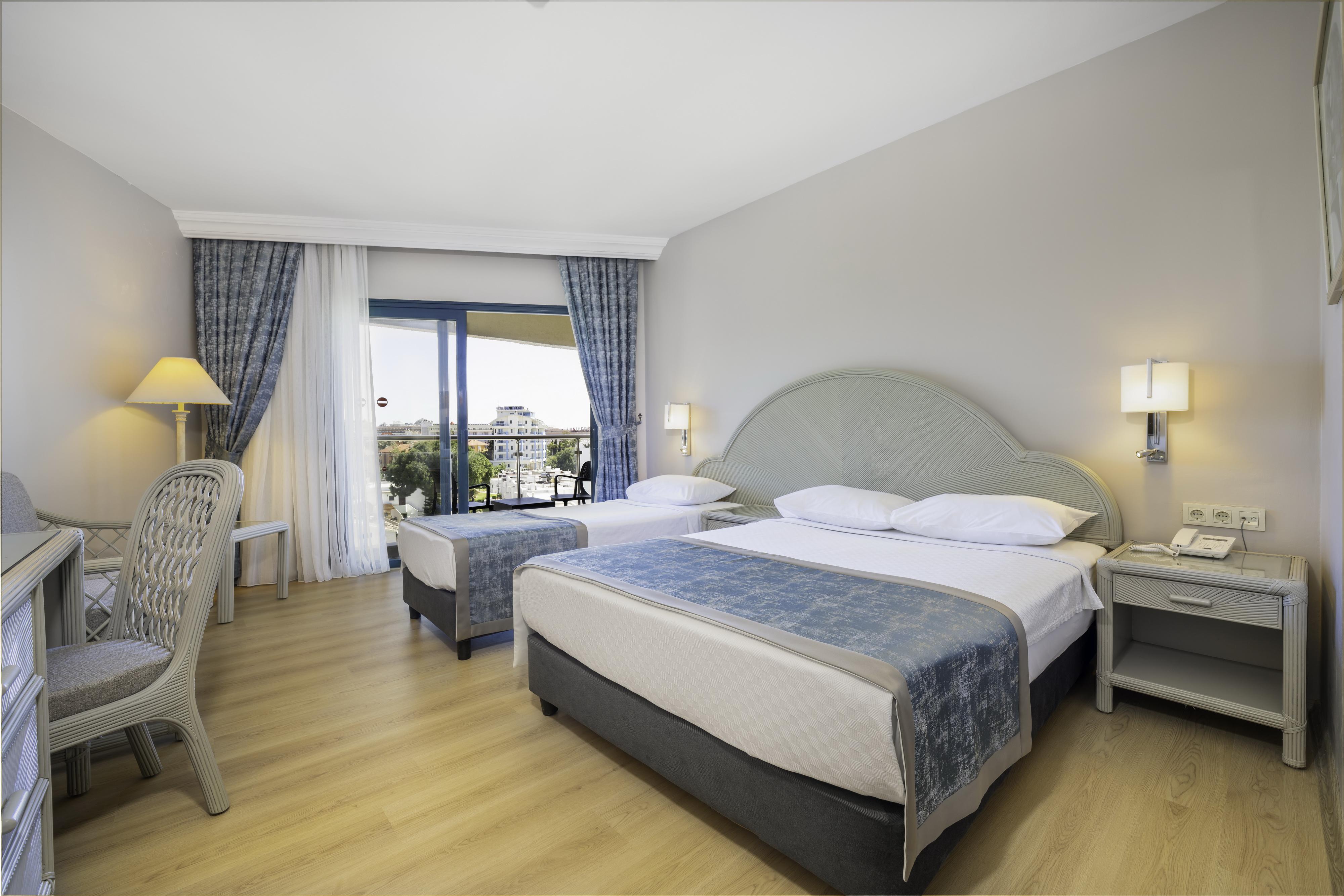 Standard, Double Bed, Side Sea View