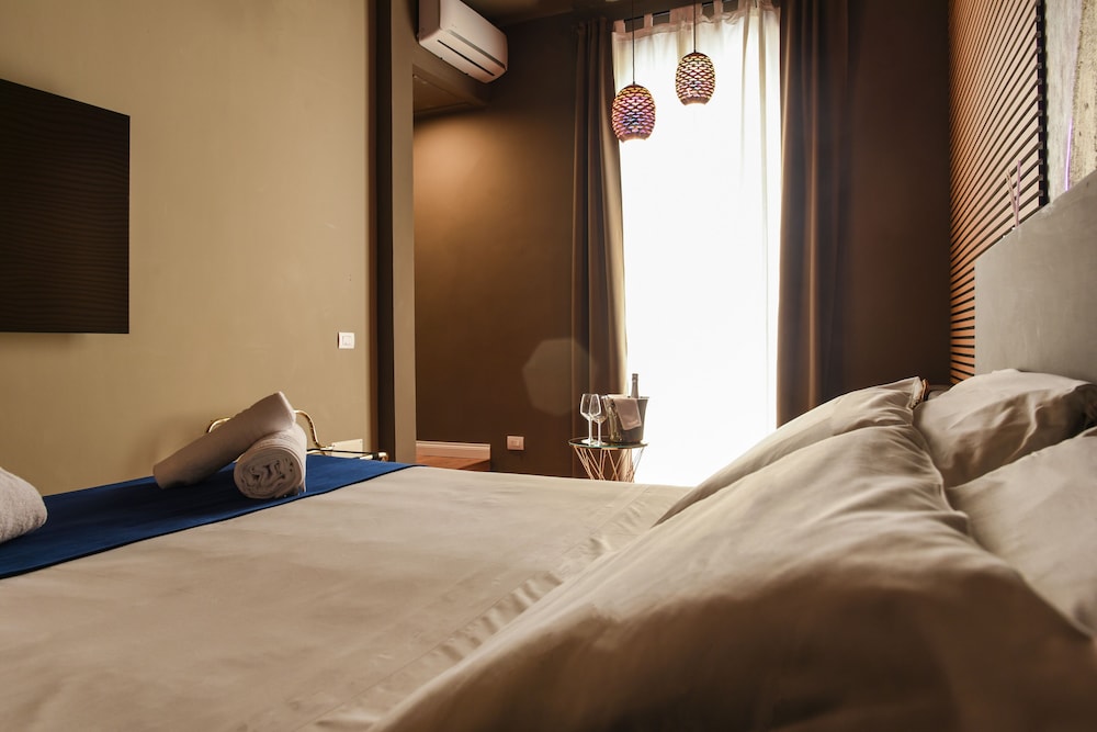ROOM, TRIPLE