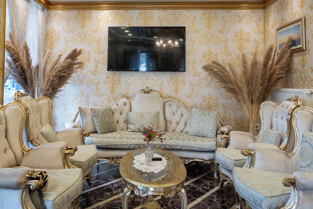 Angel's Garden Hotel 50/69
