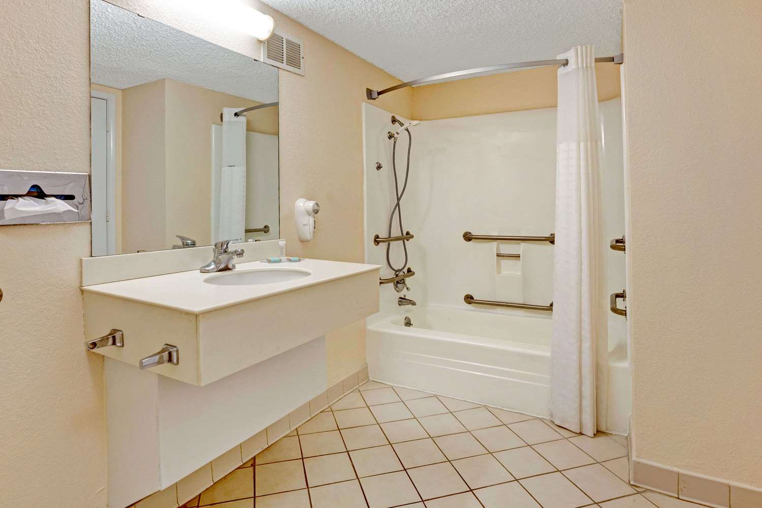 Travelodge by Wyndham North Richland Hills/Dallas/Ft Worth 23/23
