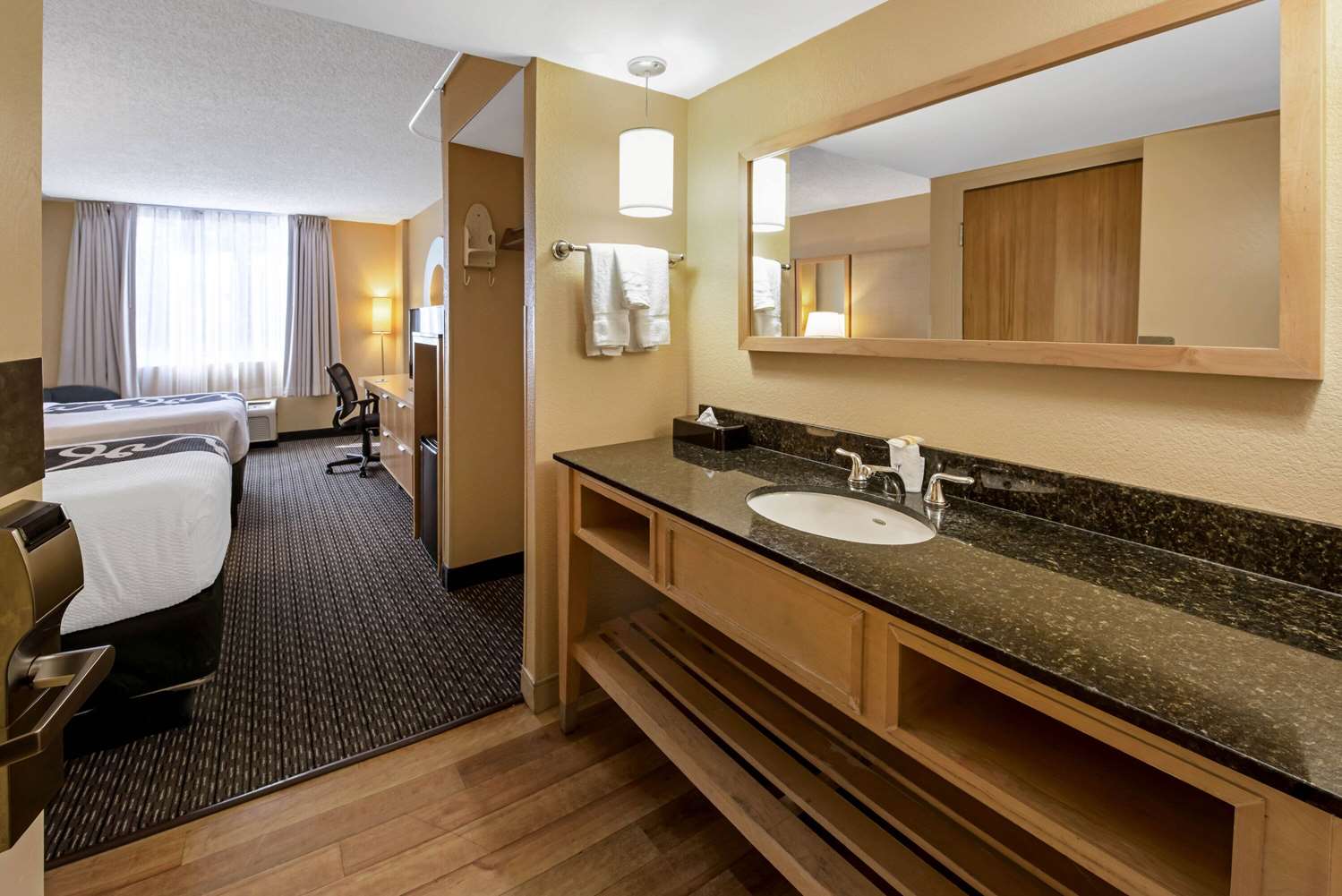 La Quinta Inn Suites By Wyndham West Palm Beach Airport 49/50