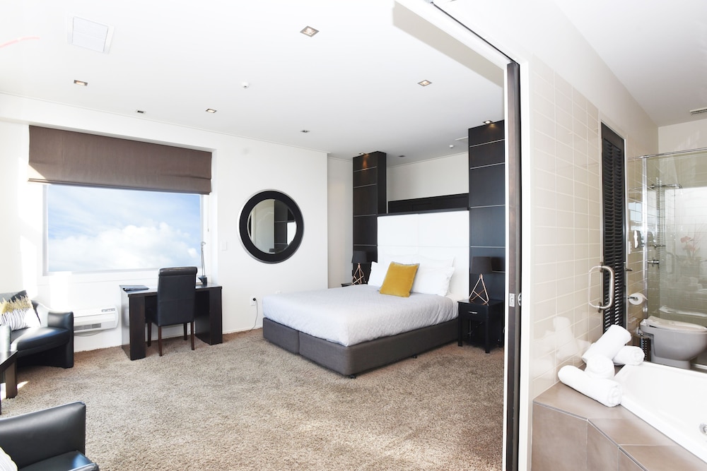 Kelvin Hotel 24/32