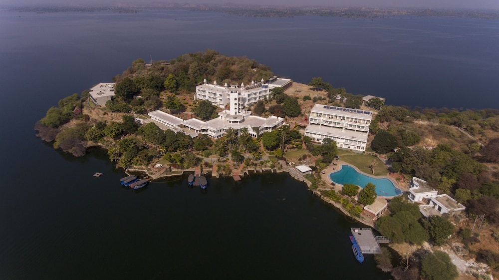 JAISAMAND ISLAND RESORT 59/67