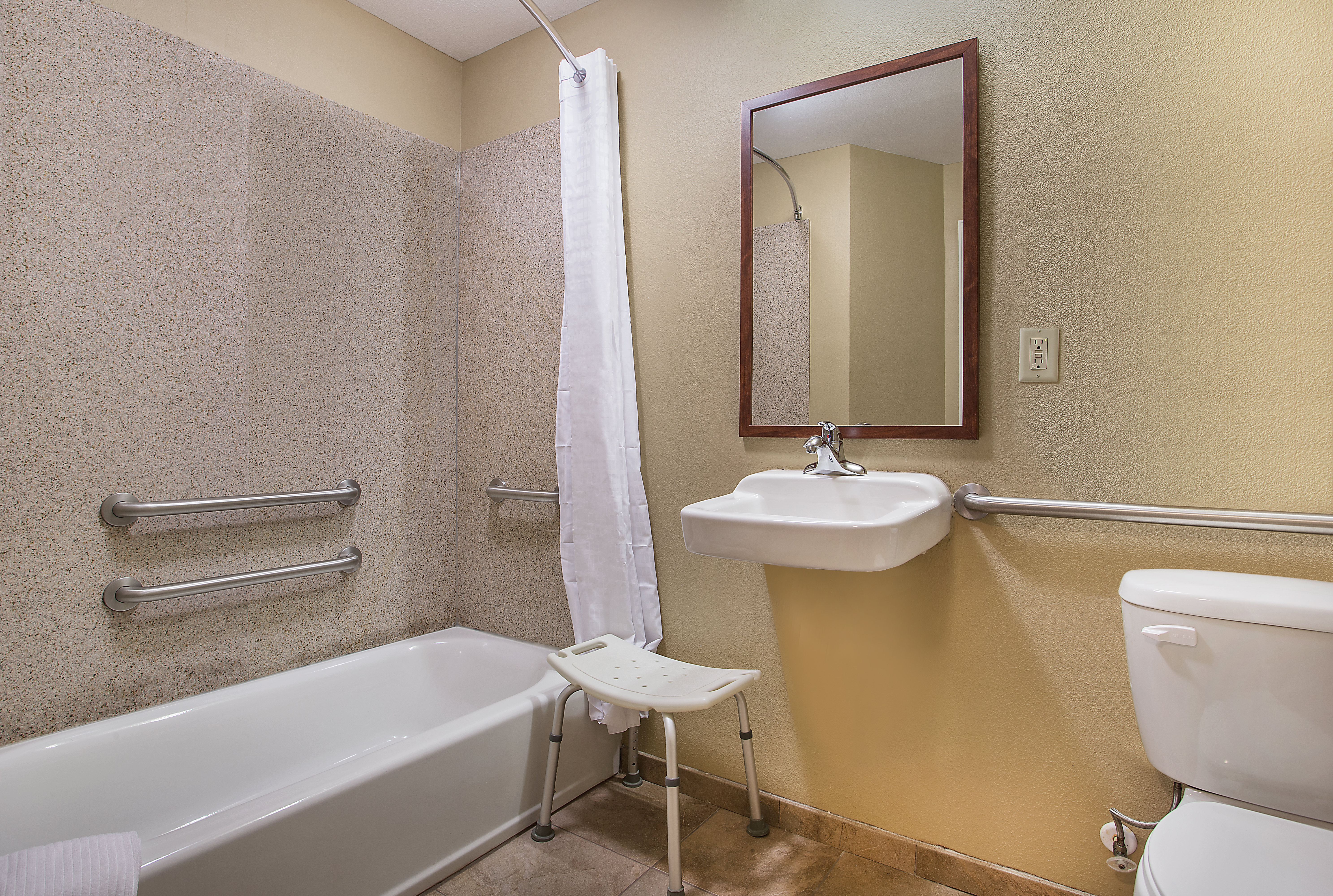 Candlewood Suites Tuscaloosa 76/77