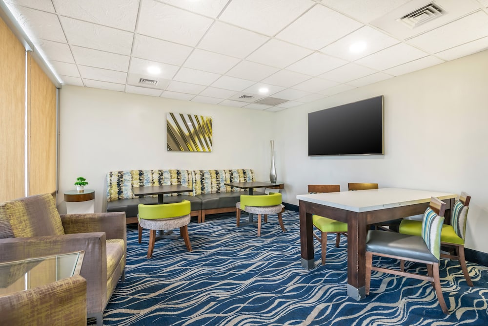 Tropical Winds Resort 34/50
