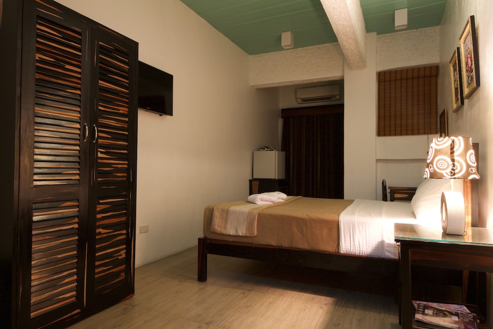 Couple, Queen Bed, Balcony
