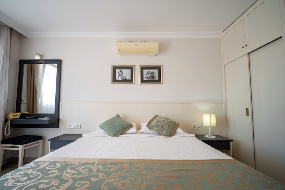 Artemis Hotel 14/69