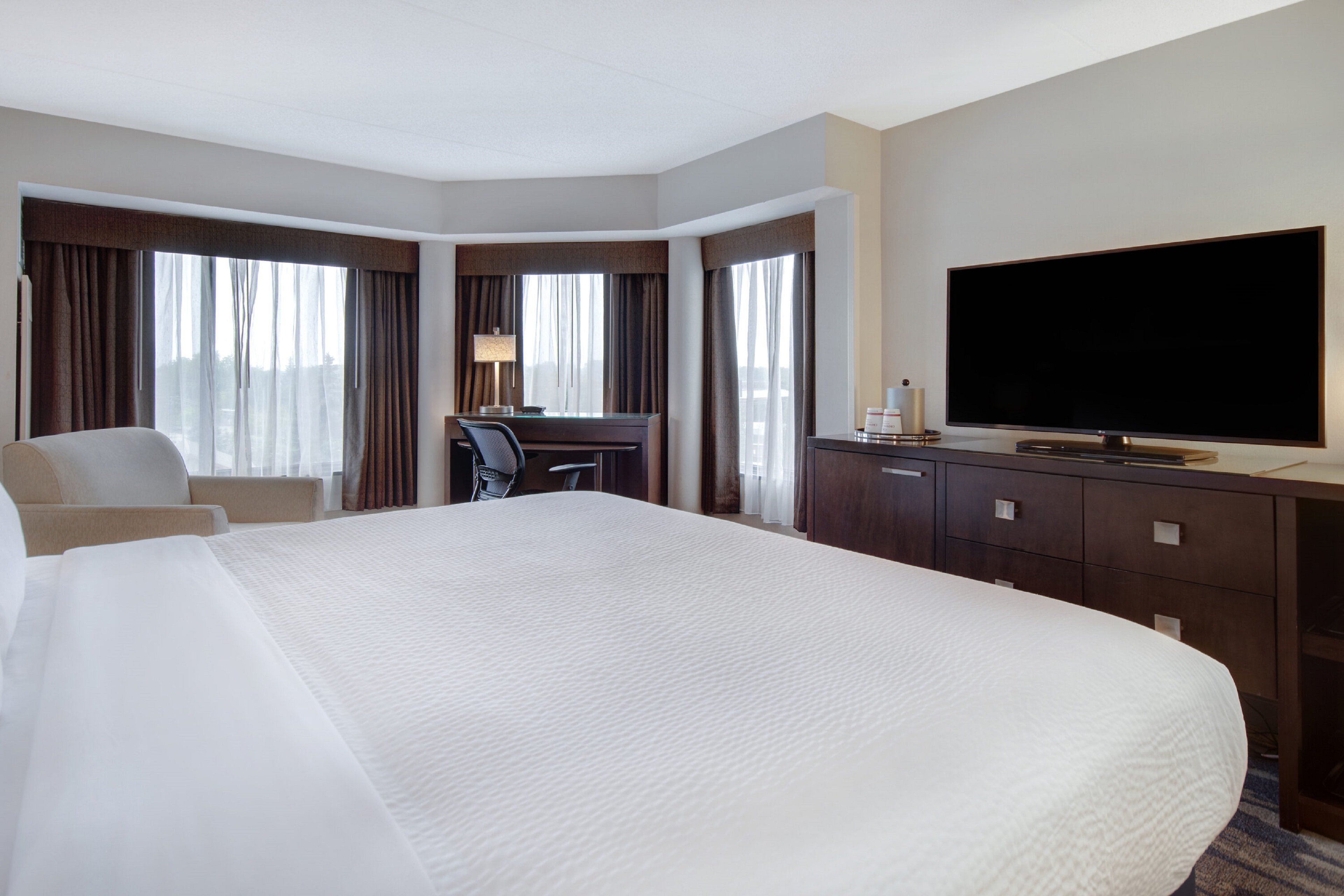 غرفة بسرير كينج لذوي الإعاقة، Crowne Plaza Auburn Hills 3/10