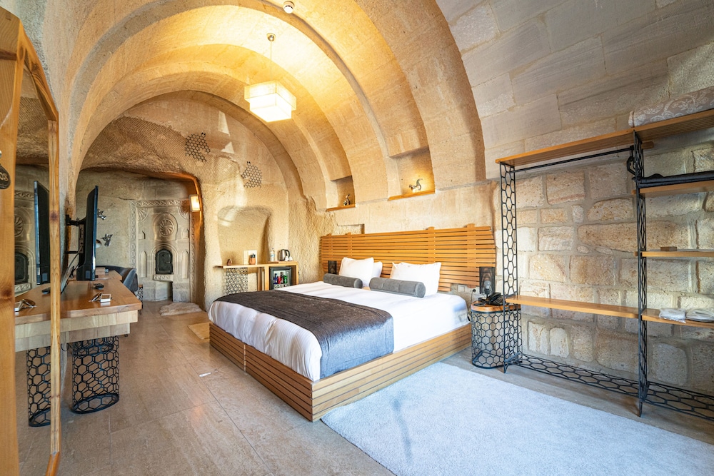 PREMIUM, DOUBLE OR TWIN BED