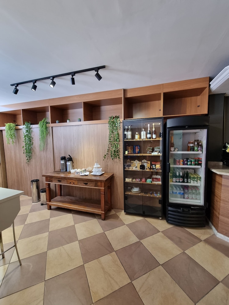 Ferraz Hotel 8/65