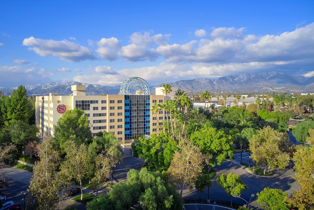 Sheraton Fairplex Hotel Conference Center in POMONA - CA