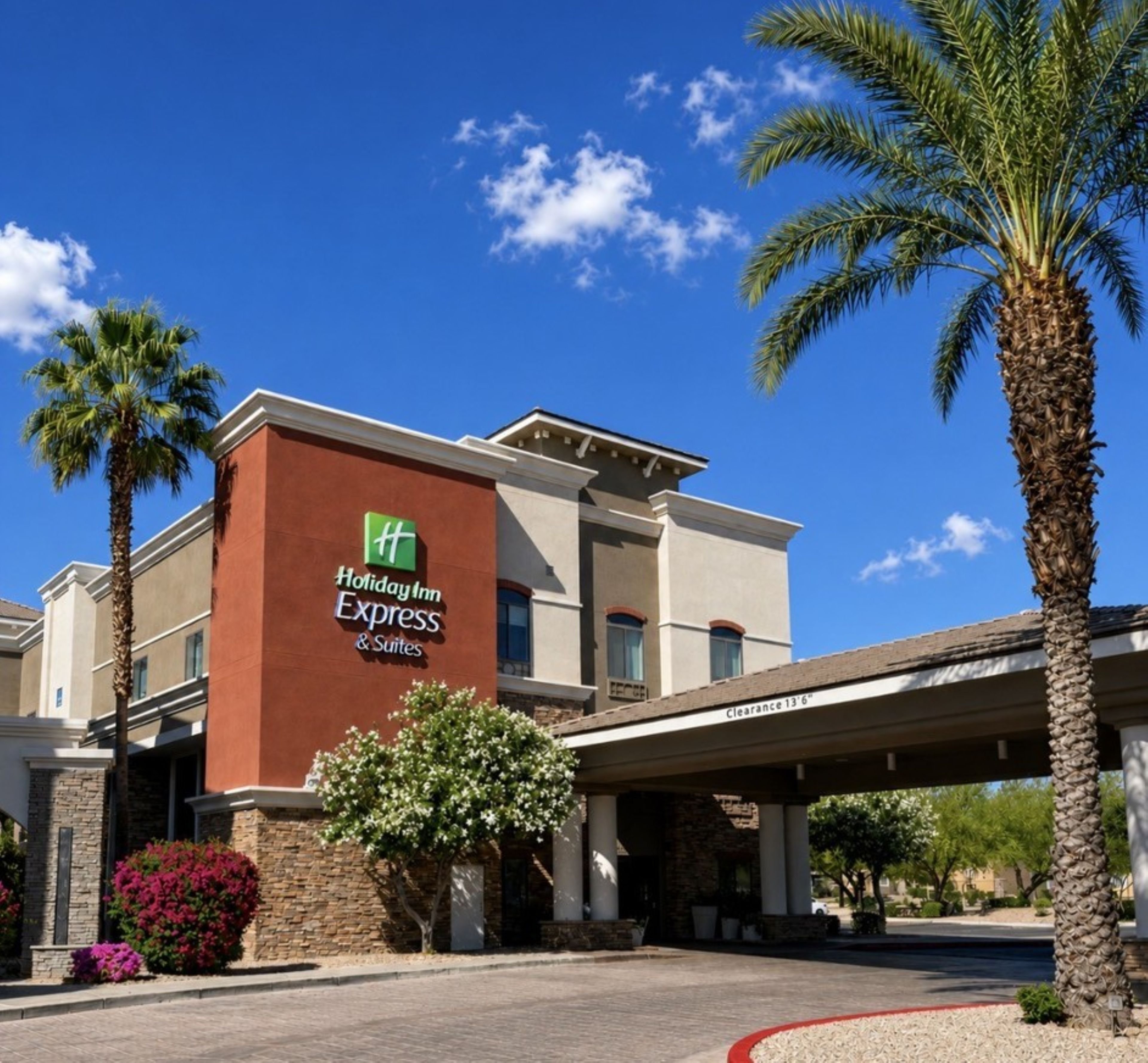 Holiday Inn Express & Suites Phoenix - Glendale Sports Dist 6/63