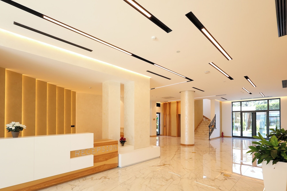 Grand White City Hotel 7/41