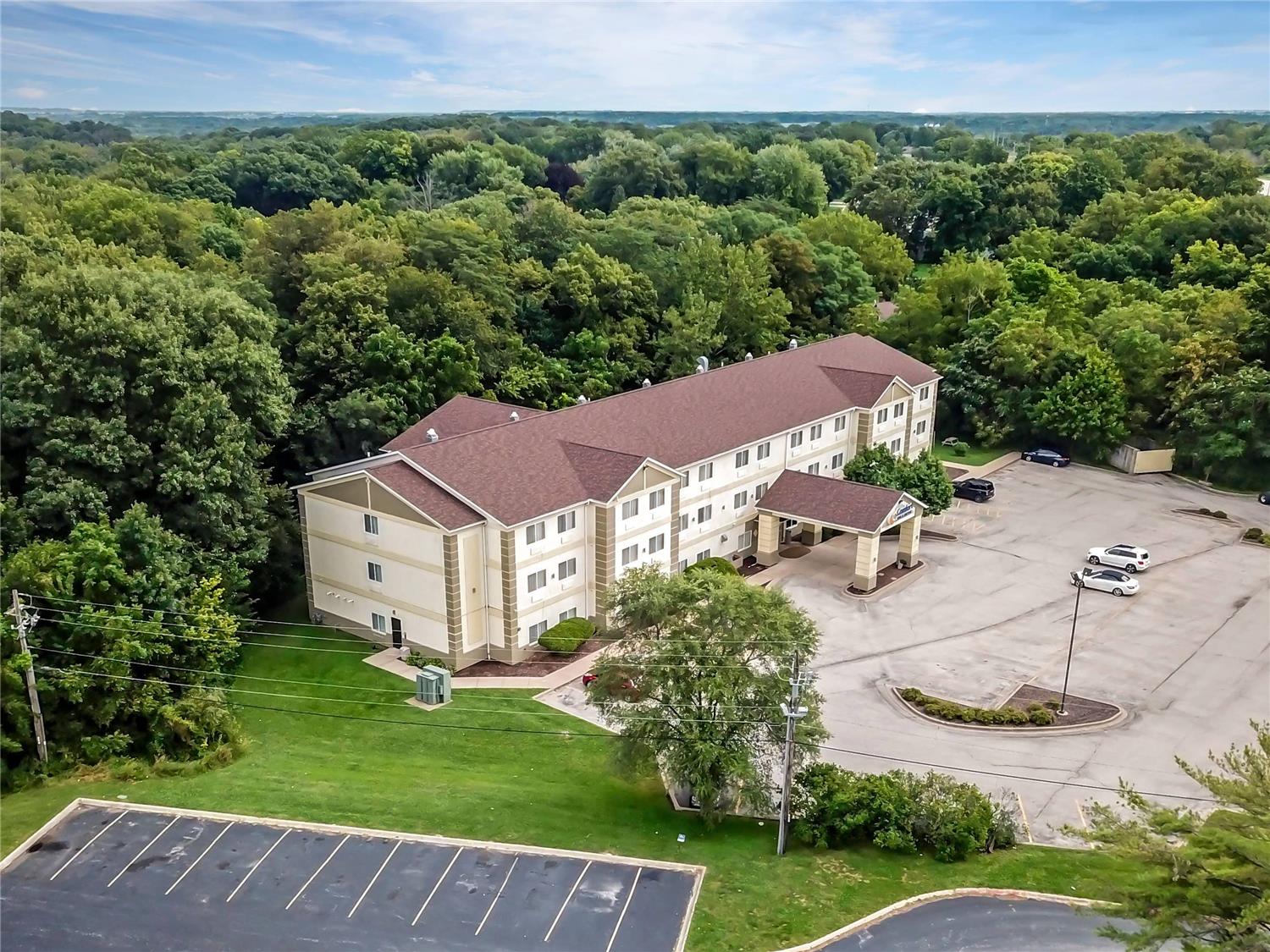 Comfort Inn & Suites East Moline near I-80 25/29
