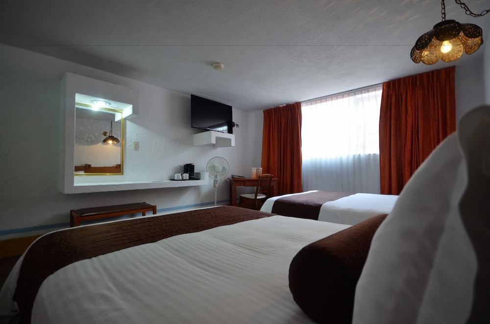 Howard Johnson by Wyndham Morelia Calle Real 24/63
