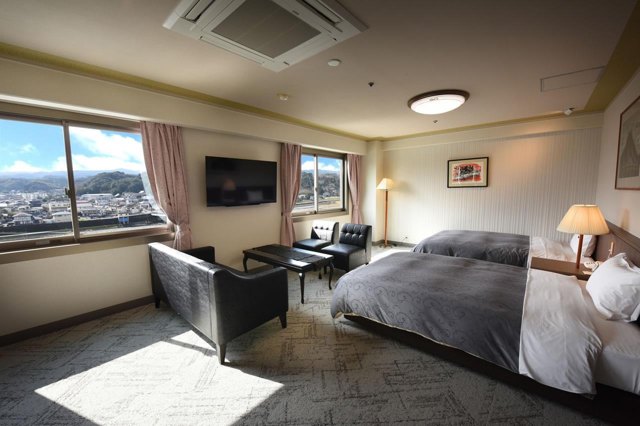 Crown, Suite, Twin Beds, Queen Bed, River View