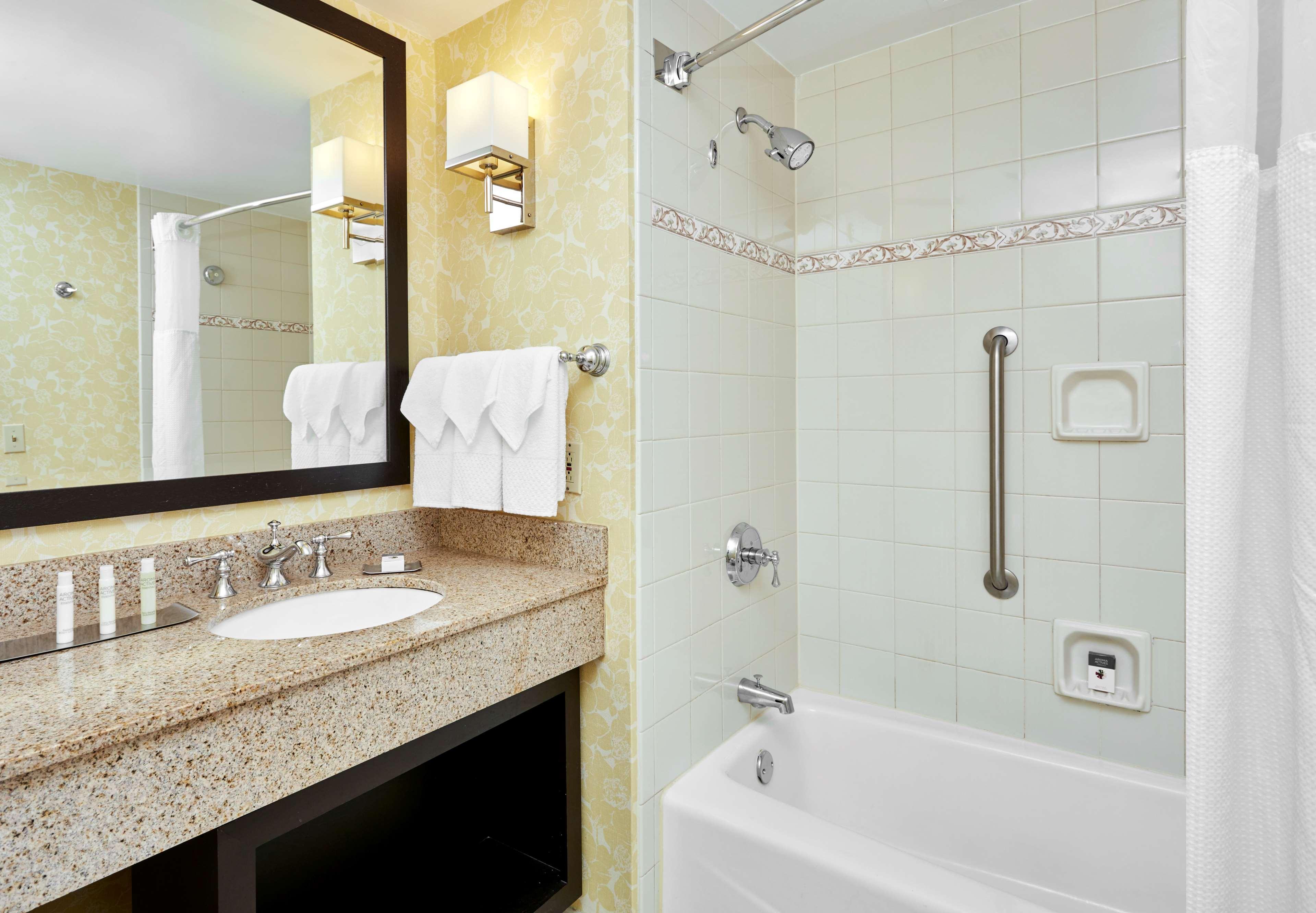 DOUBLETREE BY HILTON HOTEL CHARLOTTE 76/76