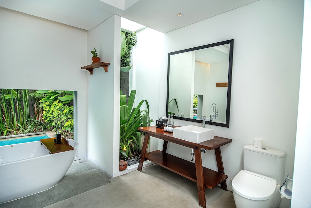 Abia Villa Legian 48/48