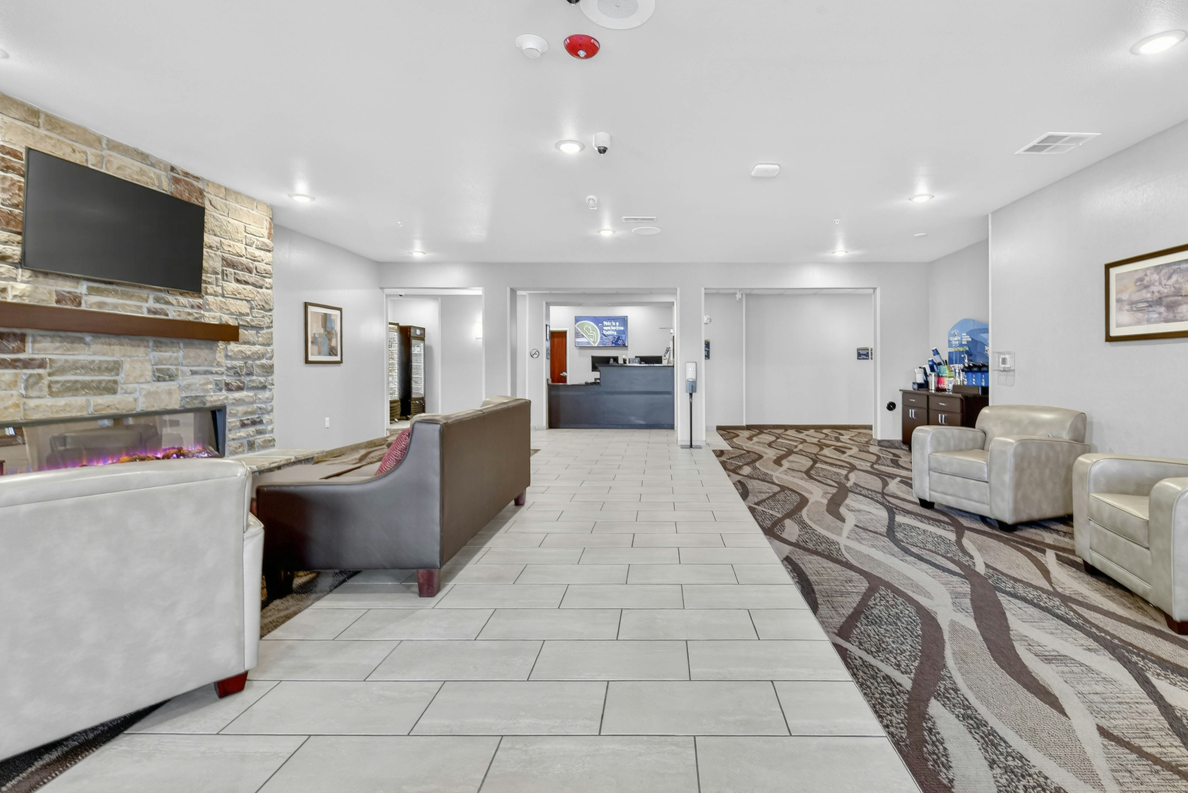Cobblestone Hotel & Suites - Eaton, OH 3/50